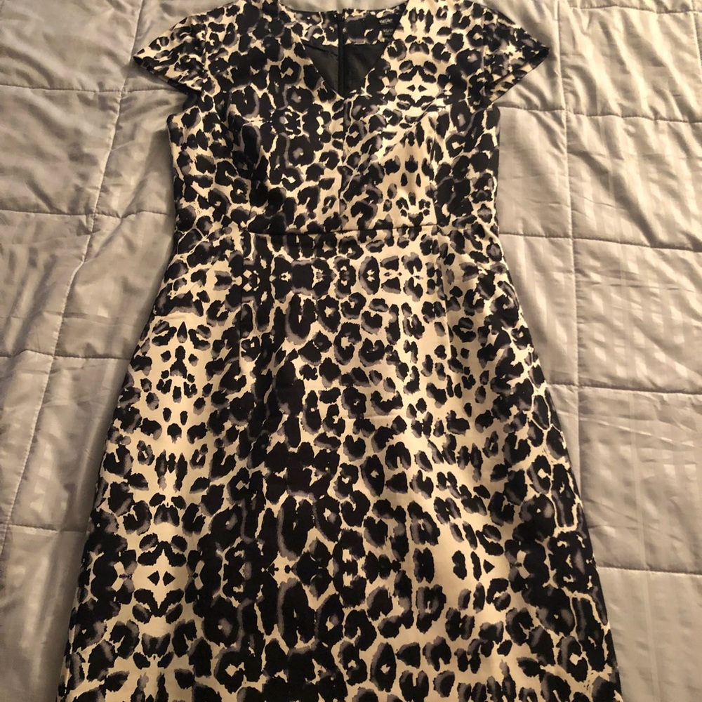 Mossimo V neck short sleeve knee length dress